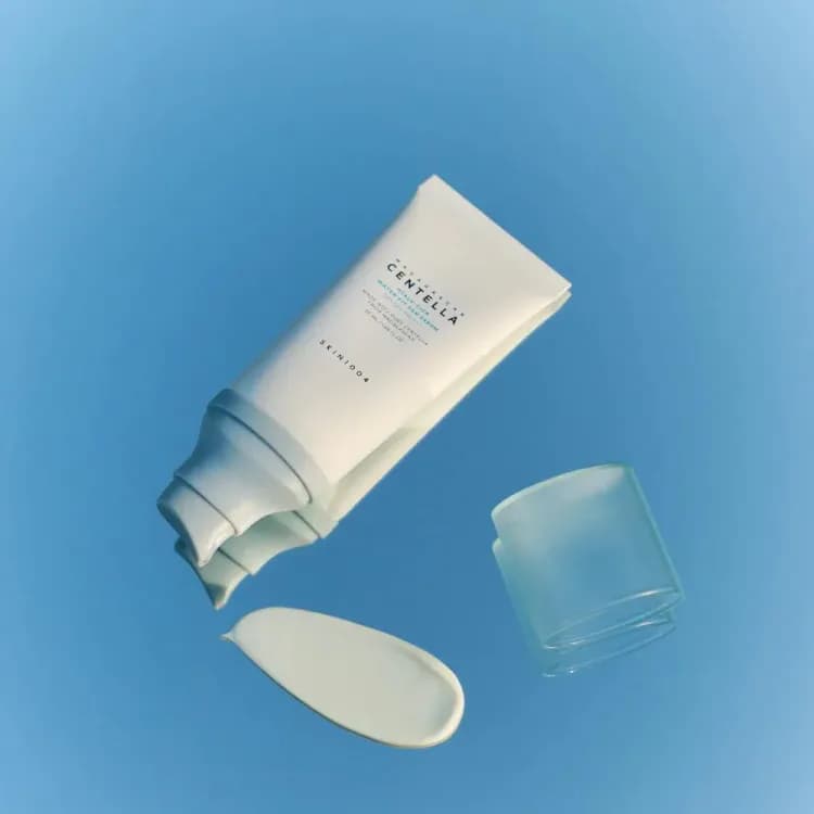 Skin1004 Madagascar Centella Hyalu-cica Water-fit Sun Serum SPF50+ PA++++ 100ml
