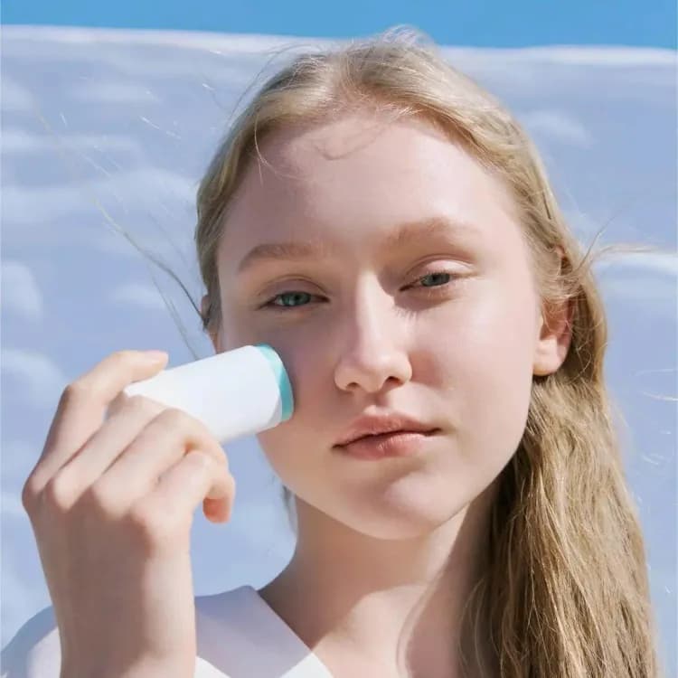 Skin1004 Madagascar Centella Hyalu-cica Sun Stick SPF50 20g